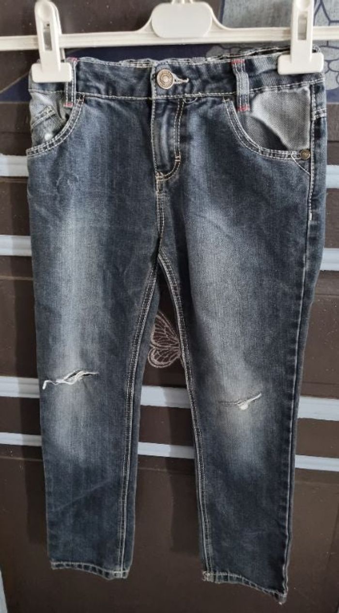 Jeans 7ans à trous - photo numéro 1