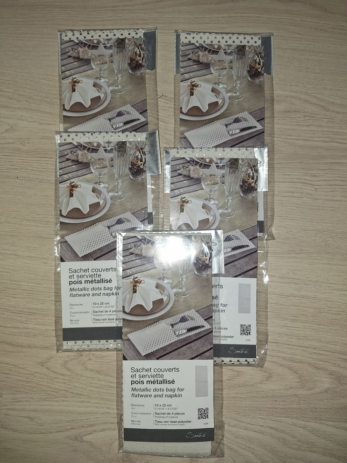 5x4 sachets de range couverts et serviettes argenté et beige neuf