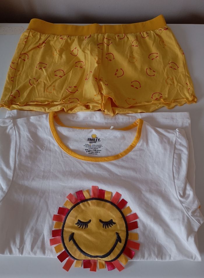 Ensemble de nuit, plage ou autre. 10 ans . Short et tee shirt. Blanc et jaune . Coton . État neuf - photo numéro 6