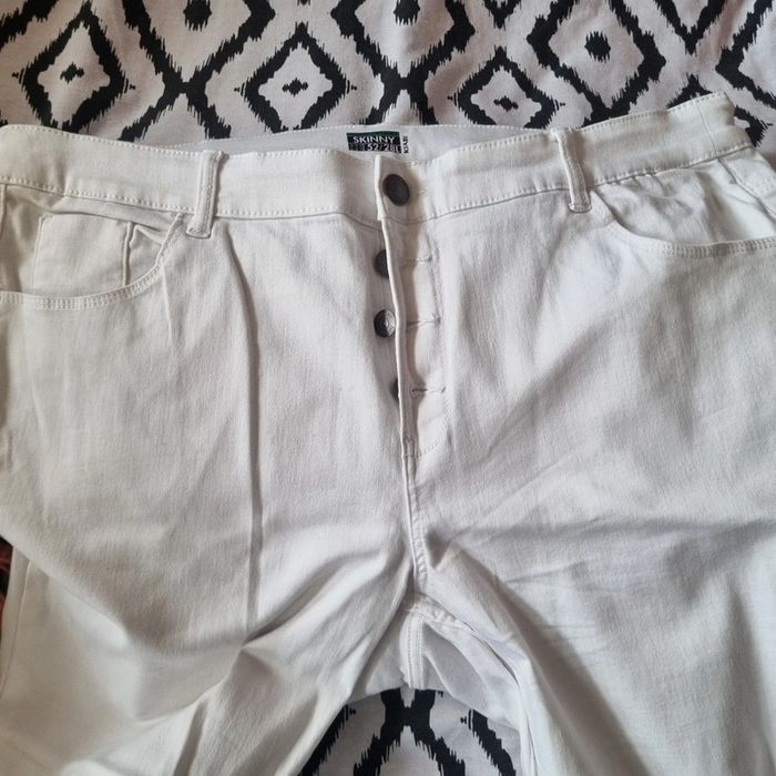 Jean blanc 52 28l skinny kiabi neuf bas effilés