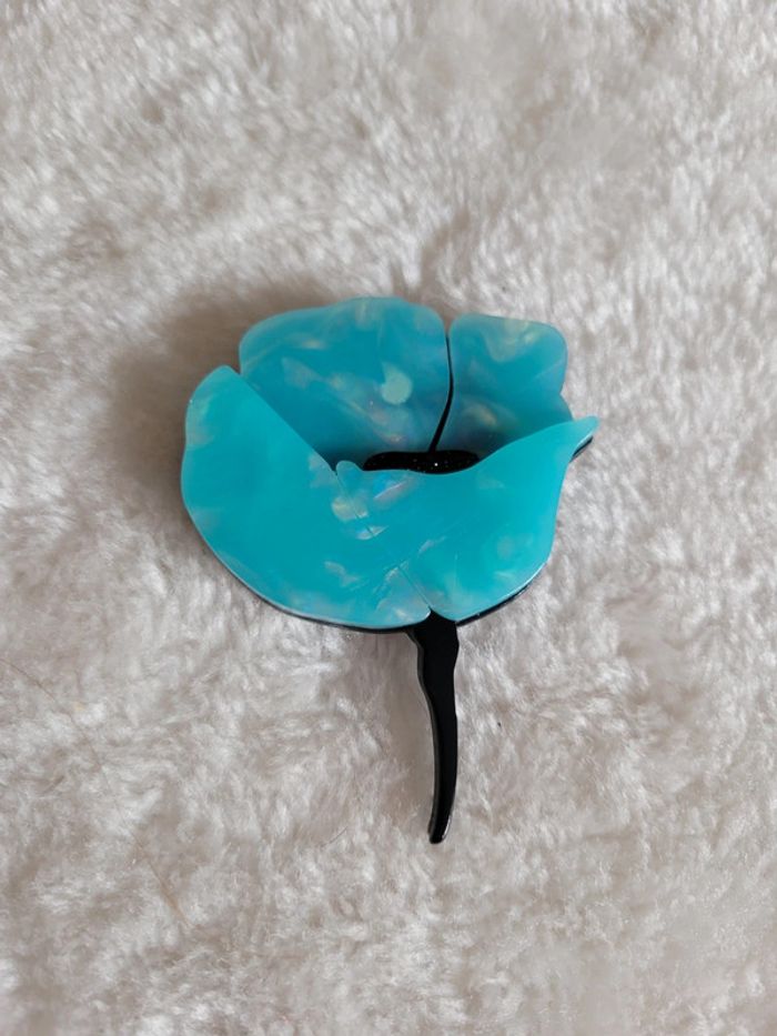 Broche acrylique fleur turquoise - photo numéro 3