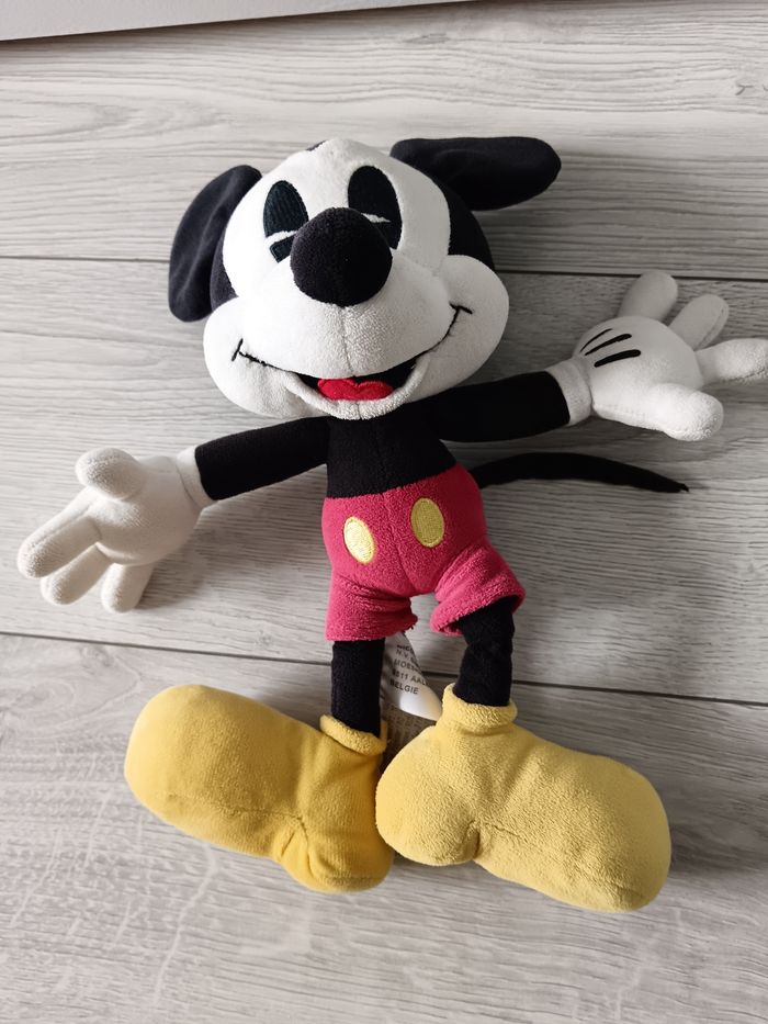 Peluche Mickey en excellent état - photo numéro 2