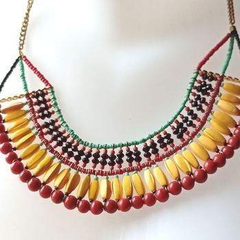 collier plastron jaune  perles de verre 