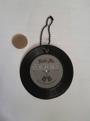 Magnifique porte clefs vintage forme vinyle
