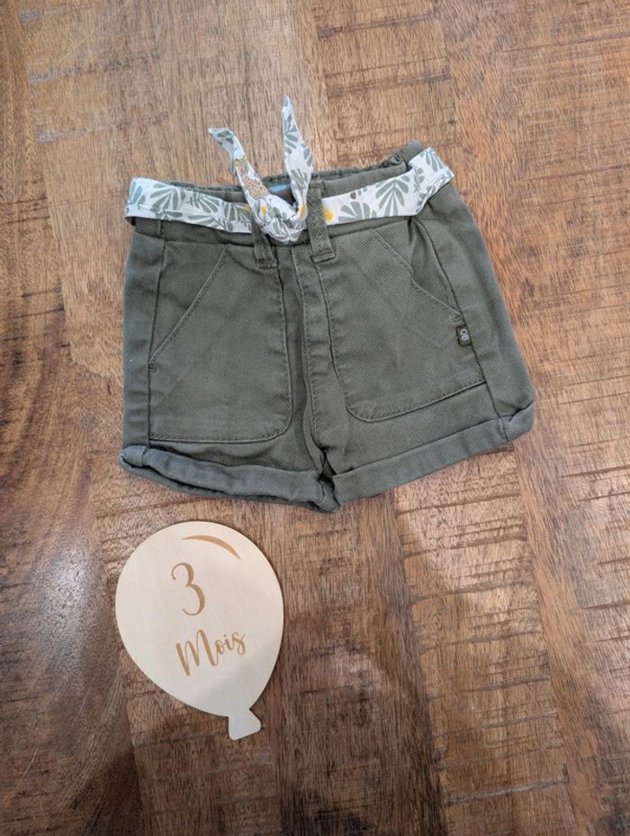 Short kaki