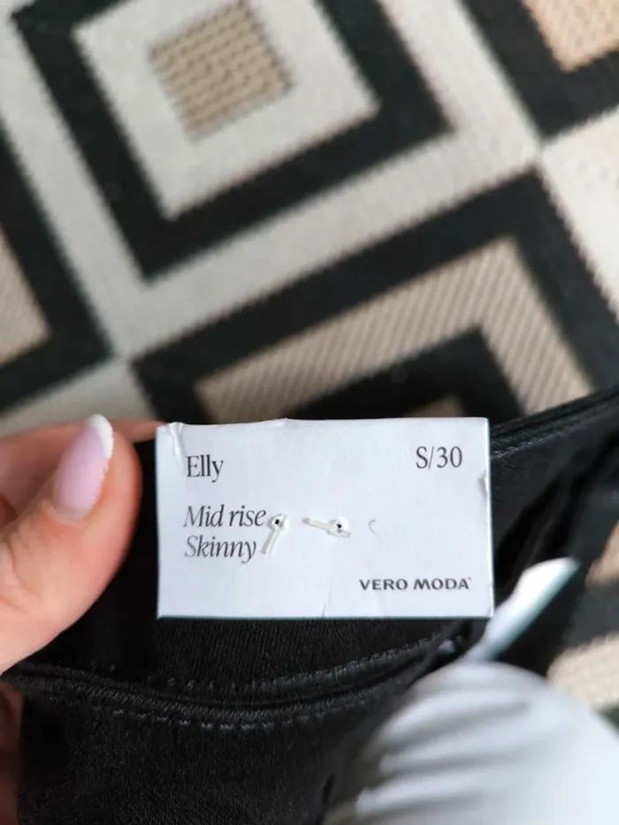 Jean Vero Moda Elly  Skinny noir Taille S/36 – Neuf avec étiquette - photo numéro 2