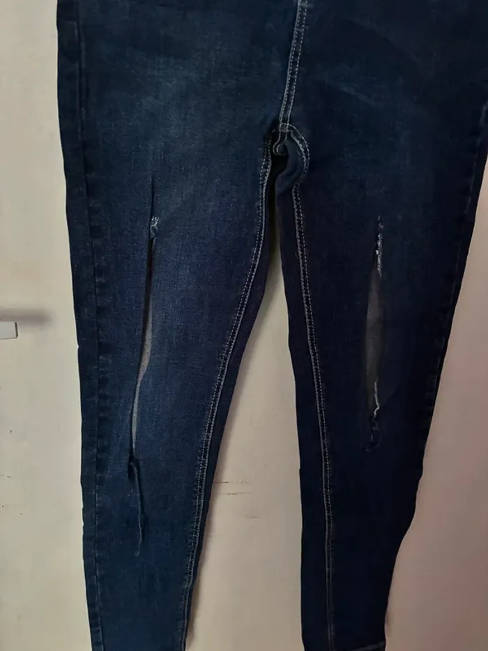 Jeans délavé et troué aux cuisses, XS, Tissaia. - photo numéro 2