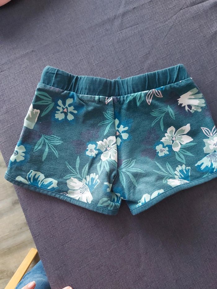 Short fleuri Vertbaudet taille 4 ans - photo numéro 7