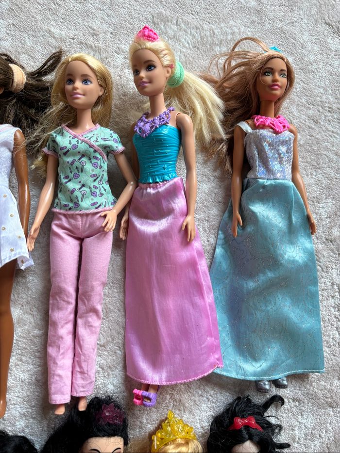 Lot 15 poupées LOL + princesses Disney + barbies - photo numéro 5