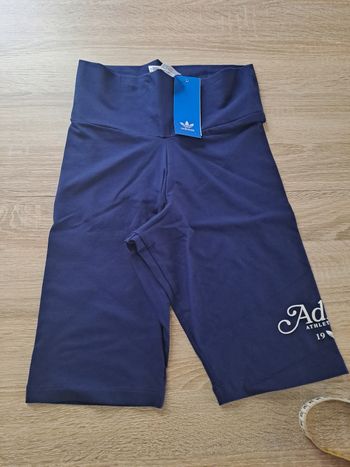 Très beau cycliste pour femme Adidas en taille xs 