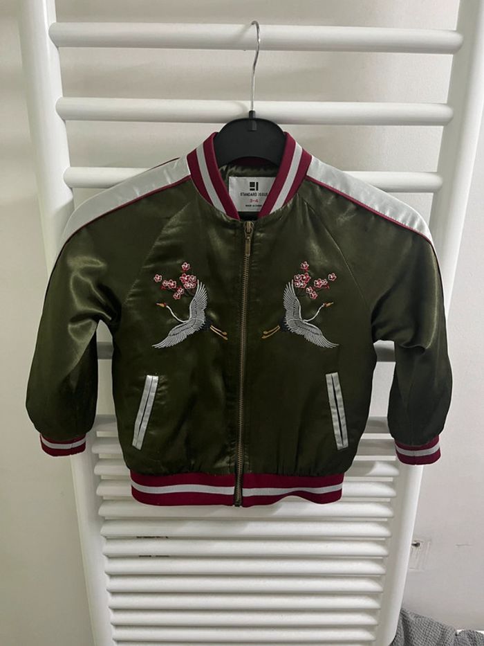 Bomber satin vert kaki avec dessin brodé