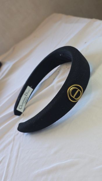  une pièce chic et texturée pour parfaire vos coiffures.