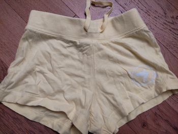 Short jaune