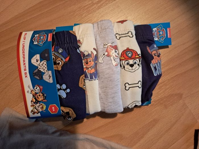 Lot de pyjama et 5 slips pat patrouille neuf 6ans - photo numéro 6