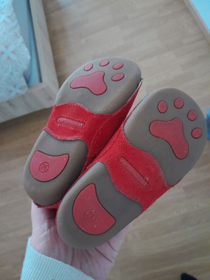 Chaussons rouge cuir t.26 - photo numéro 2