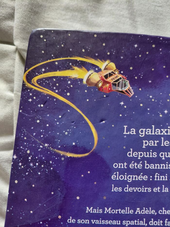 Livre Mortèle Adèle et la galaxie des bizarres - photo numéro 7