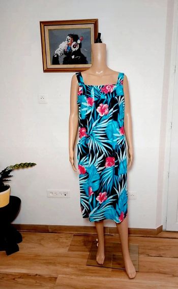 🌴 T.44 - Robe d'été à bretelles - Motif

fleurs tropicales