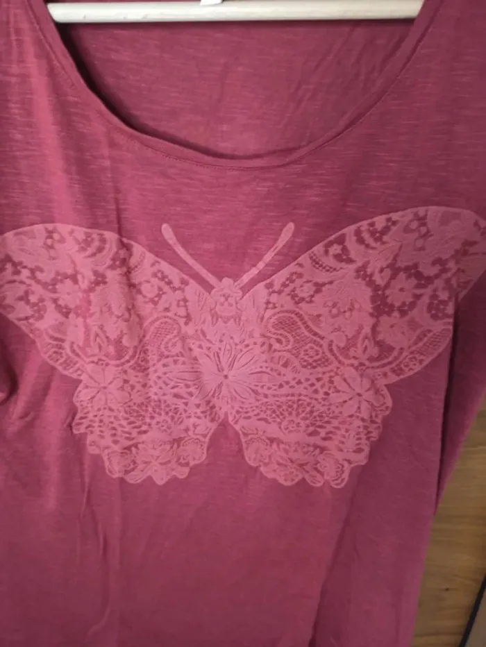 T-shirt avec imprimé papillon - photo numéro 2