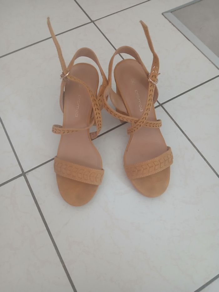 Chaussure à talon carré