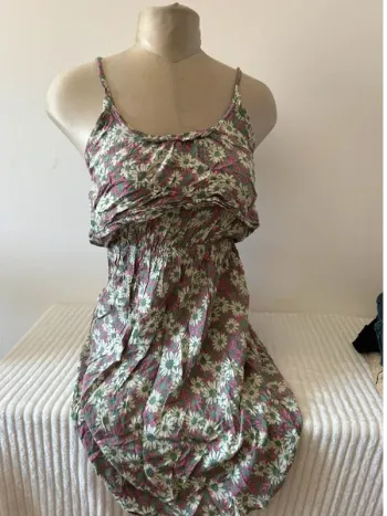 🌸 Robe d’été fleurie légère – Taille S/M 🌸