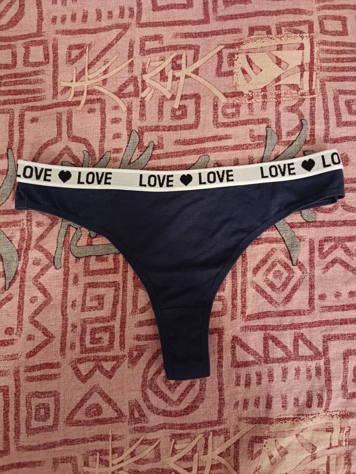 String bleu foncé Love