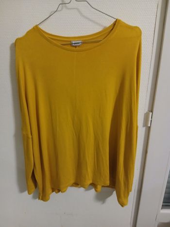 Pull femme moutarde taille L matiere viscose ,acrilyque demi manches