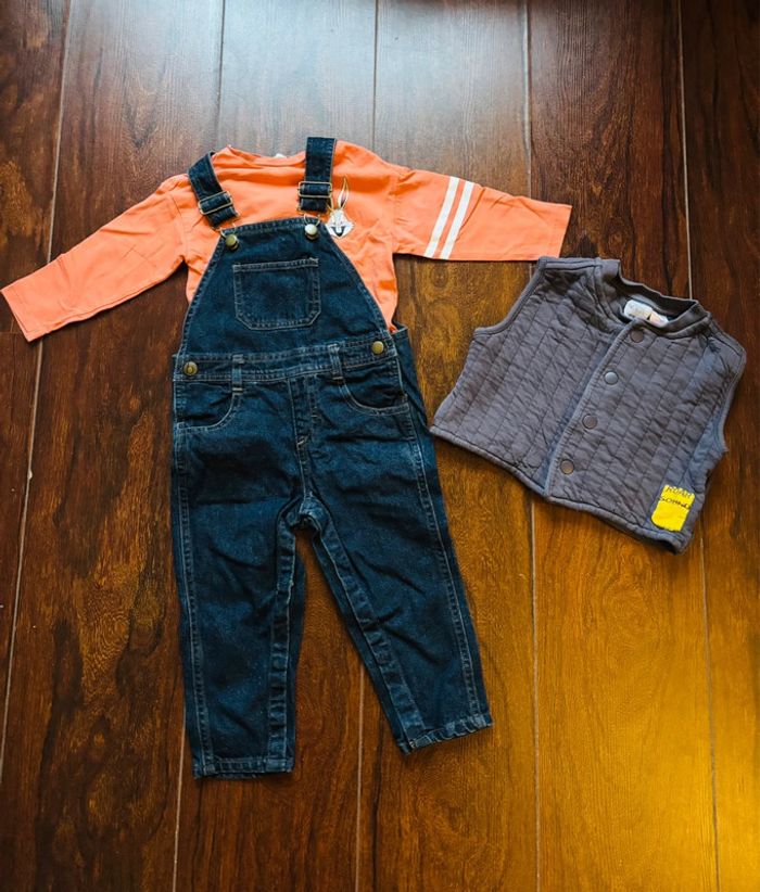 Ensemble salopette, t-shirt et gilet 18 mois