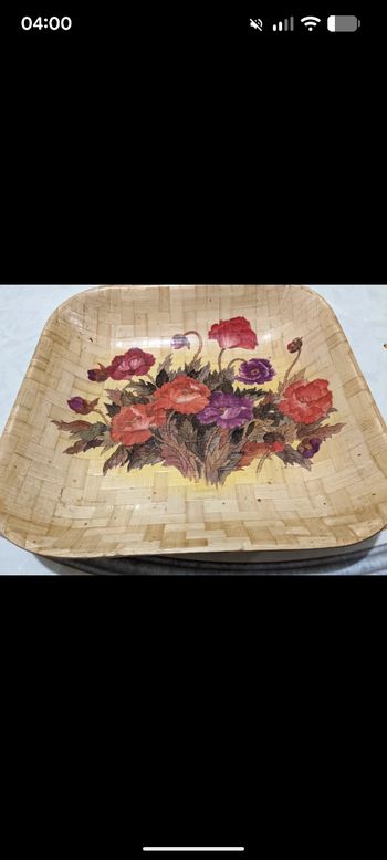 Beau plateau vintage avec un décor bouquet de fleurs au centre.