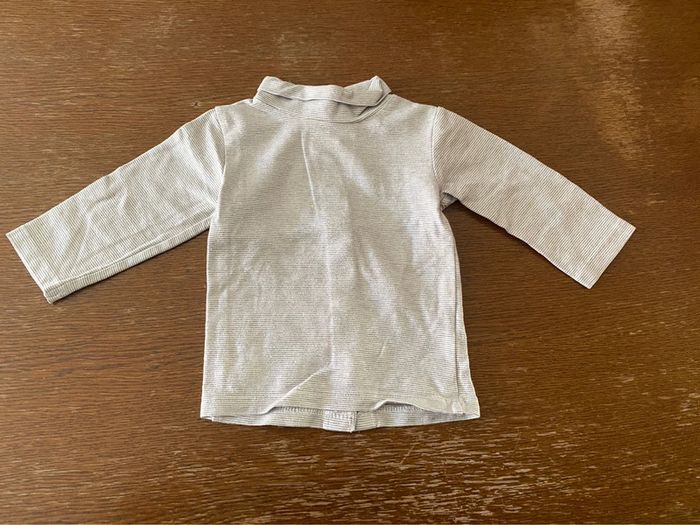 T-shirt col roulé rayé gris et blanc