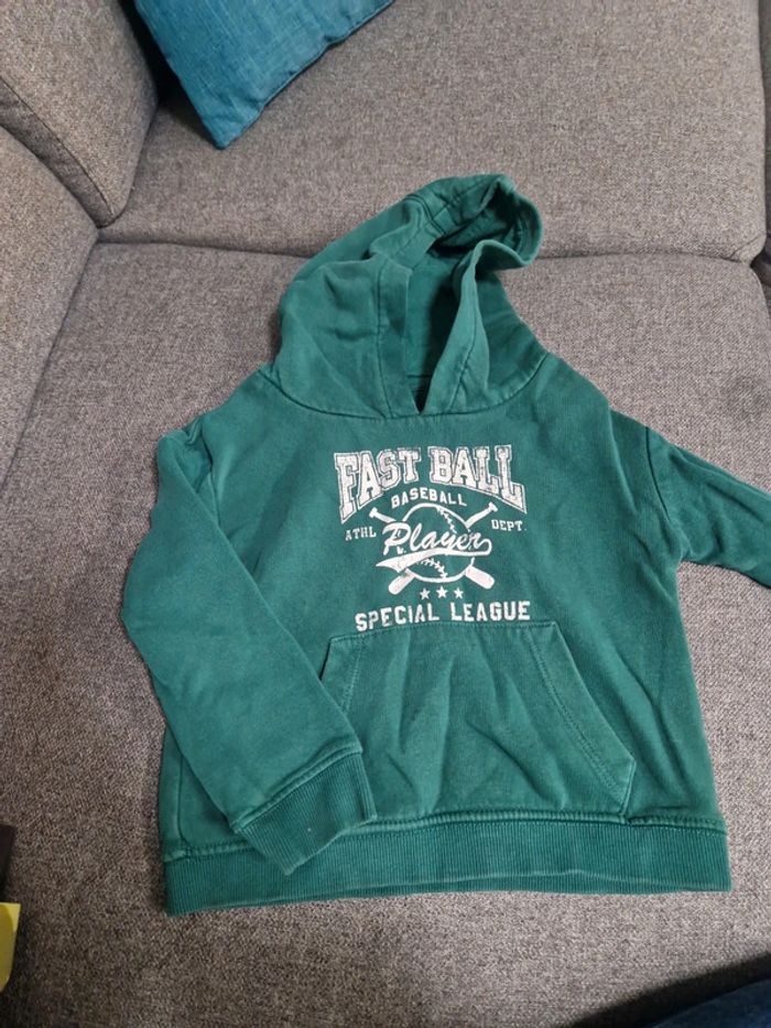 Pull avec capuche vert