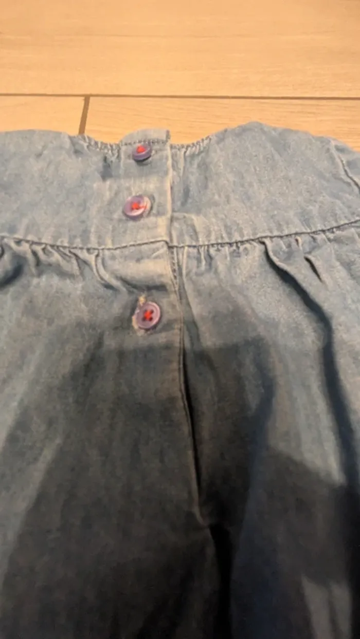Robe en jean taille 9 mois - photo numéro 4