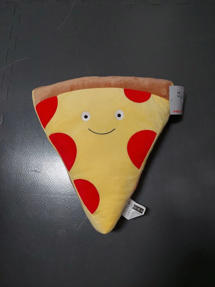 Peluche part de pizza