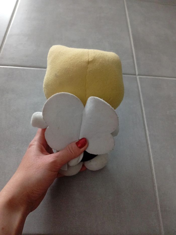 Peluche Hello Kitty abeille - photo numéro 2