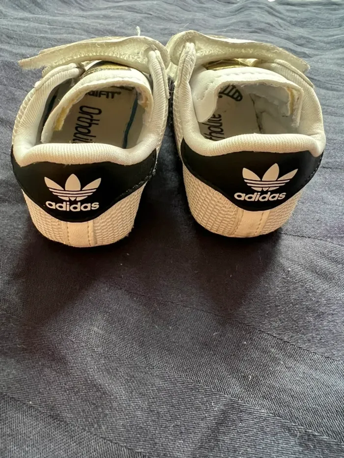 Chaussures/ baskets Adidas superstar blanche taille 17 très bon état - photo numéro 4