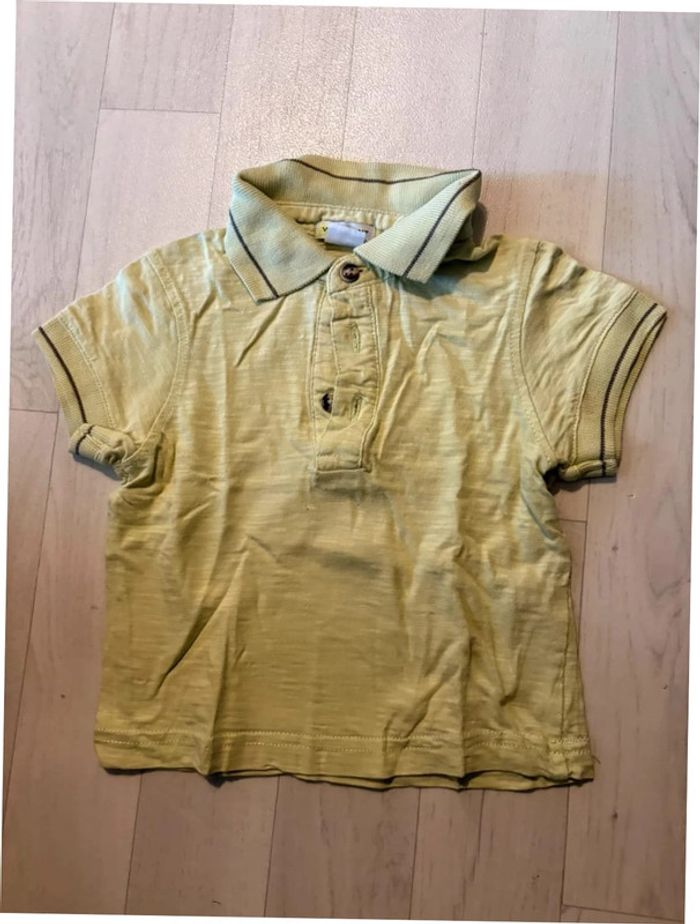 Polo vert jaune pale 12 mois verchant manches courtes