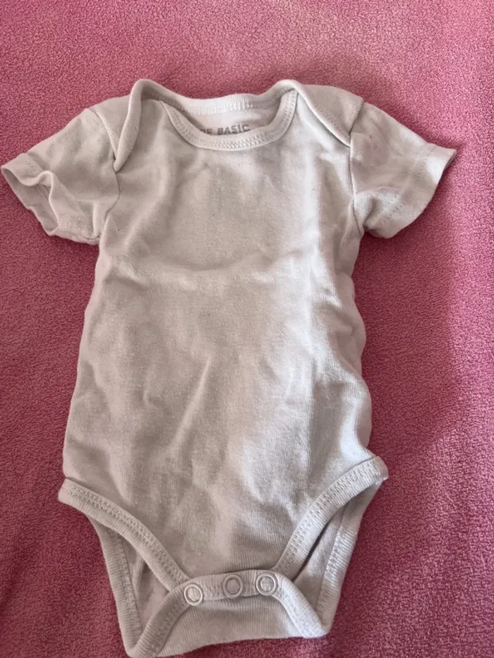 Lot de 11 bodys taille 3 mois - photo numéro 10