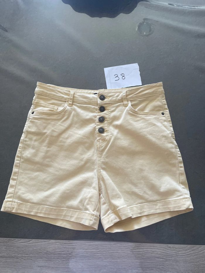 Short Kiabi jaune clair