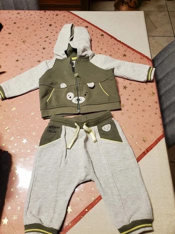 Ensemble Sergent Major 9 mois très bon état