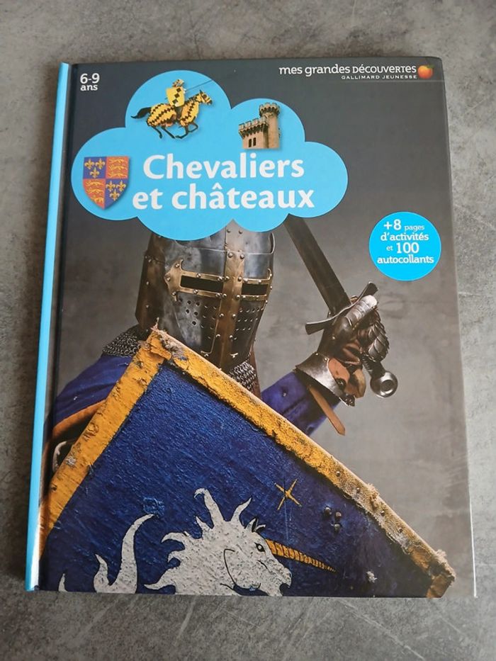 Chevaliers et châteaux