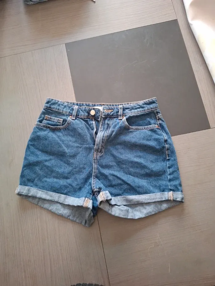 Short jeans