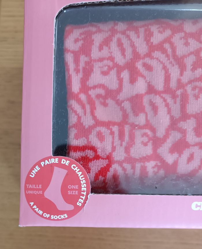 Coffret cadeau mug faïence LOVE et 1 paire de chaussettes assorties femme 36/37 - photo numéro 5