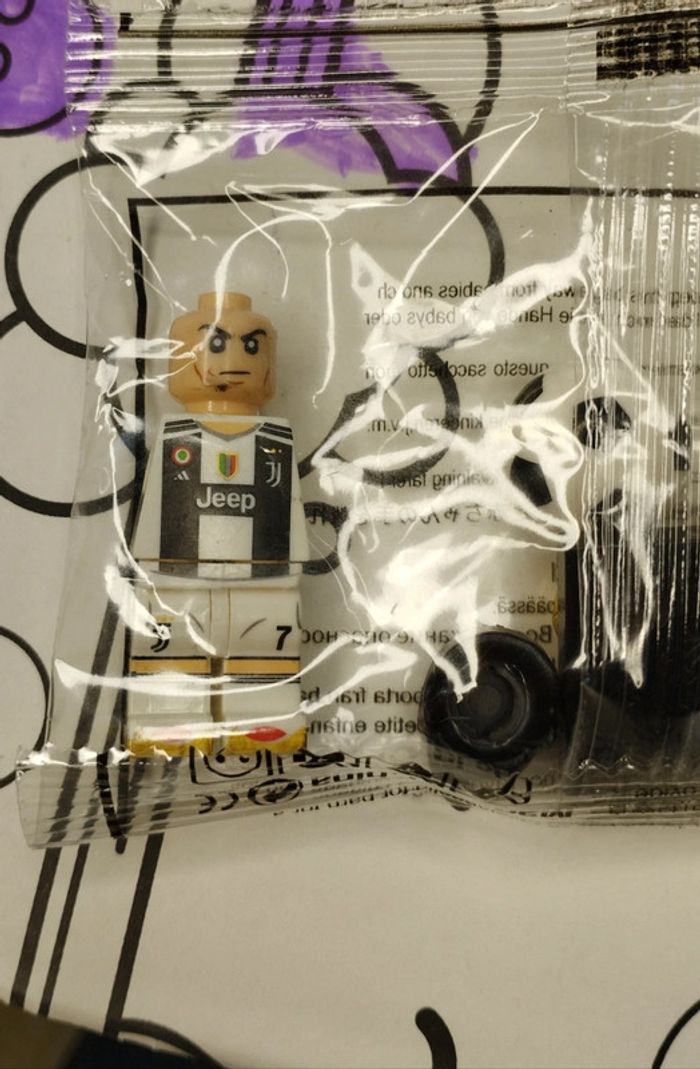 Petite figurine football neuve type Lego cristiano Ronaldo CR7 Juventus Turin