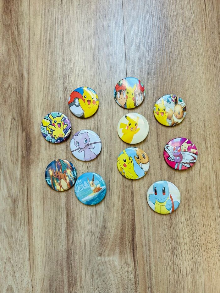 Lot de Badges Pokémon Faits Main Pikachu, Évoli, Mew & Co - photo numéro 1