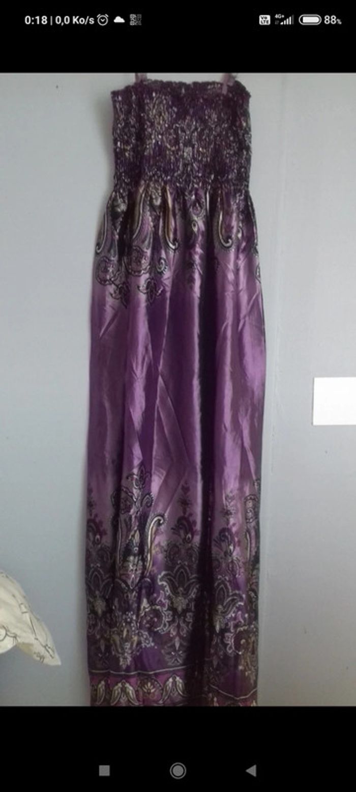Robe longue violette et dorée