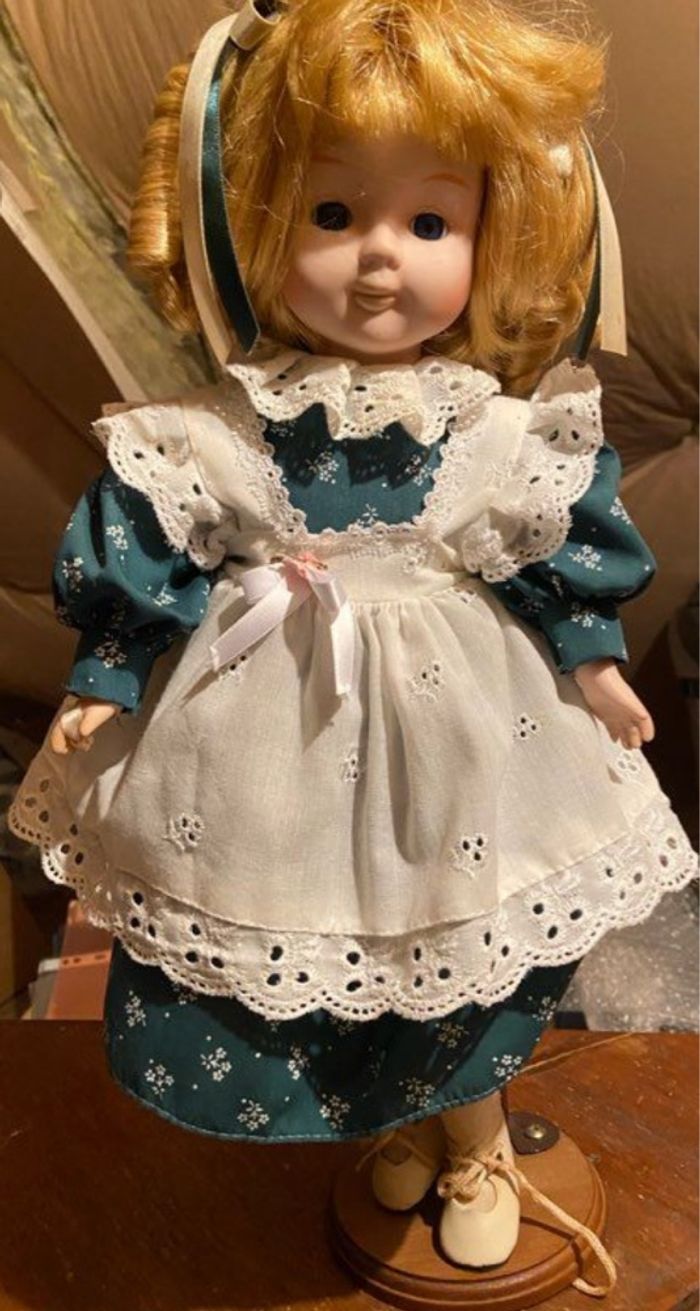 Poupée Alberon de collection en porcelaine - photo numéro 2