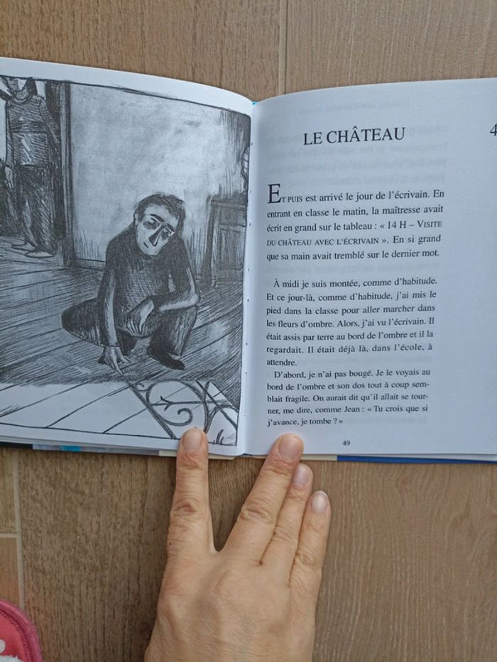 L'ombre bleue dans la classe - photo numéro 2