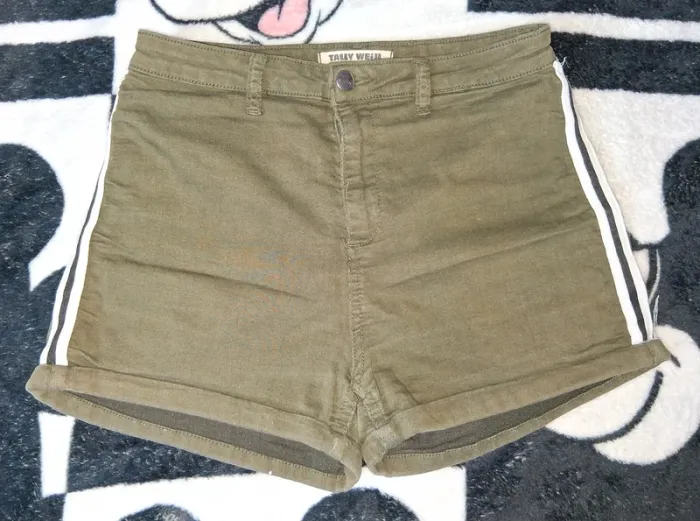 Short kaki