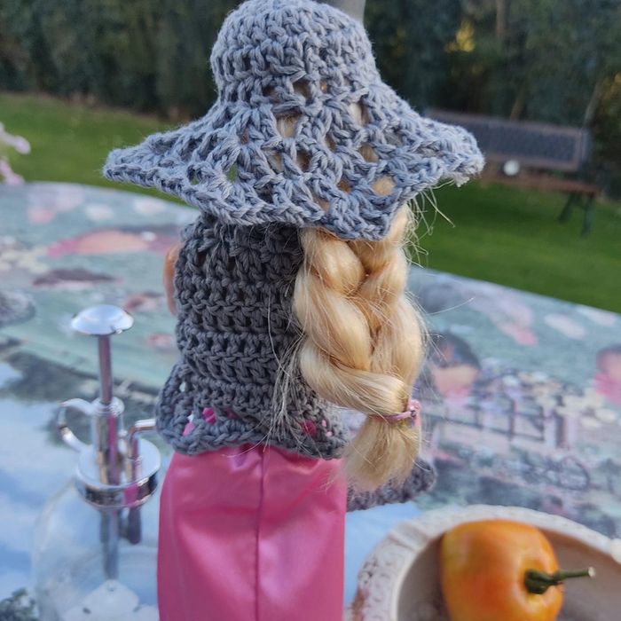 Vêtements pour Barbie 2 € - photo numéro 7