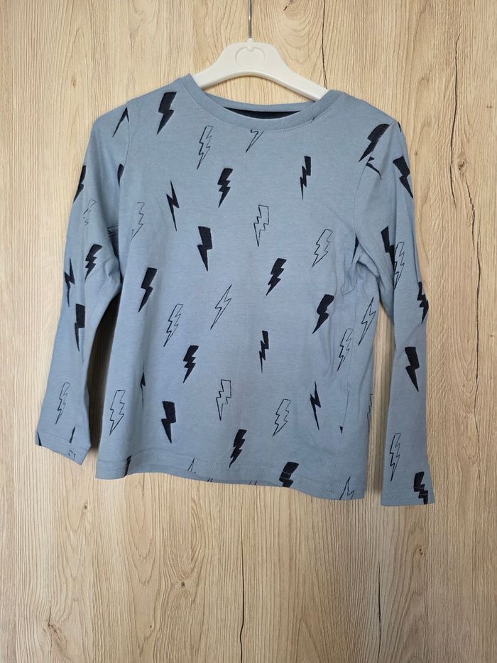TEE-SHIRT GARÇON MANCHE LONGUE MOTIFS DESSUS KIABI TAILLE 5ANS
