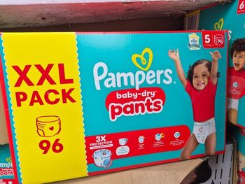 Couches pampers taille 5, 96 Couches. 